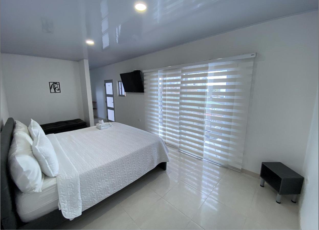 Hotel Bella Pampa Фусагасуга Экстерьер фото
